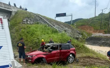 Carro em que estavam o casal e bebê que foi arrastado pela correnteza