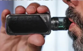 Pessoa usando DEF em destaque para reforçar a importância de conscientizar sobre os riscos dos cigarros eletrônicos.