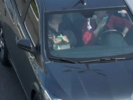 PRF usa drones para reforçar fiscalização nas rodovias federais durante o feriadão Drones da PRF flagram motorista usando celular ao volante em rodovia de Santa Catarina.