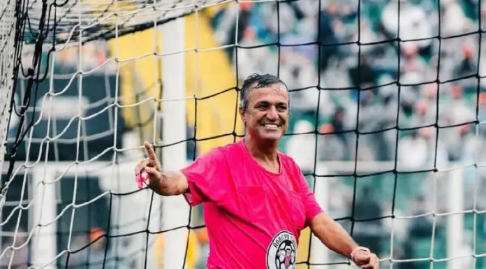 Árbrito Margarida em um jogo de futebol