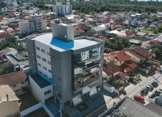 Biguaçu vai receber R$ 30 milhões do BNDES para obras em Saúde e Educação Prédio da Prefeitura de Biguaçu, sede administrativa do governo municipal e local de gestão de serviços públicos.