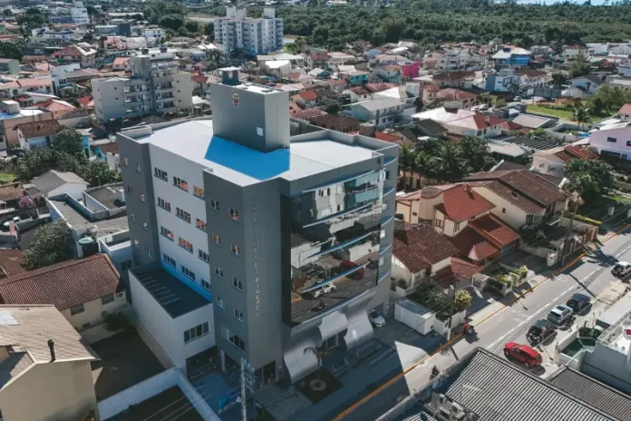 Prédio da Prefeitura de Biguaçu, sede administrativa do governo municipal e local de gestão de serviços públicos.