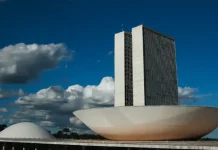 Fachada da Câmara dos Deputados, em Brasília, relacionada ao concurso para Policial Legislativo Federal.