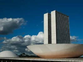 Fachada da Câmara dos Deputados, em Brasília, relacionada ao concurso para Policial Legislativo Federal.