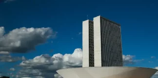 Fachada da Câmara dos Deputados, em Brasília, relacionada ao concurso para Policial Legislativo Federal.