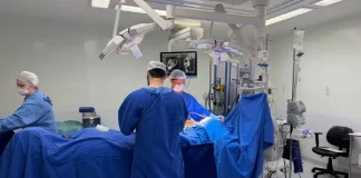 Equipe do Hospital Infantil Joana de Gusmão realizando cirurgia