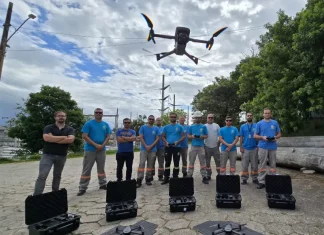 Equipe da Celesc testando drones