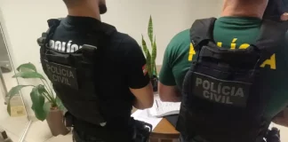 Agentes do Gaeco cumprindo mandados de prisão na Operação entre Lobos II