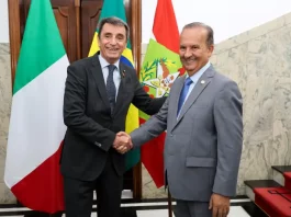 Governador Jorginho Mello recebe embaixador da Itália e oficializa escritório consular em Florianópolis Governador Jorginho Mello e embaixador da Itália, Alessandro Cortese