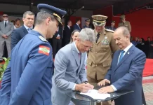 Santa Catarina vai investir mais de R$ 84 milhões em munições para as forças policiais Governador Jorginho Mello assina contrato para compra de munições para forças policiais