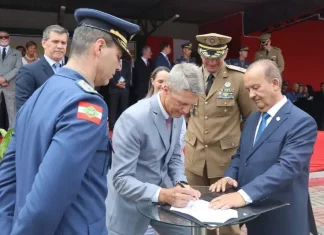 Governador Jorginho Mello assina contrato para compra de munições para forças policiais