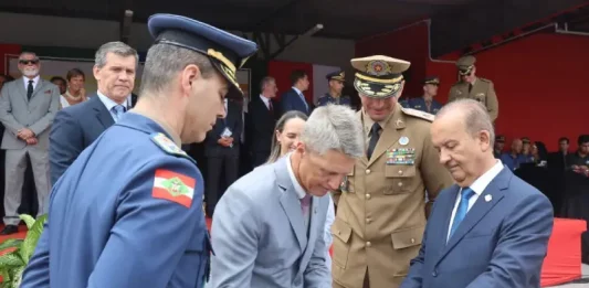 Governador Jorginho Mello assina contrato para compra de munições para forças policiais