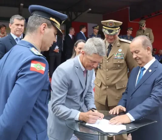 Governador Jorginho Mello assina contrato para compra de munições para forças policiais