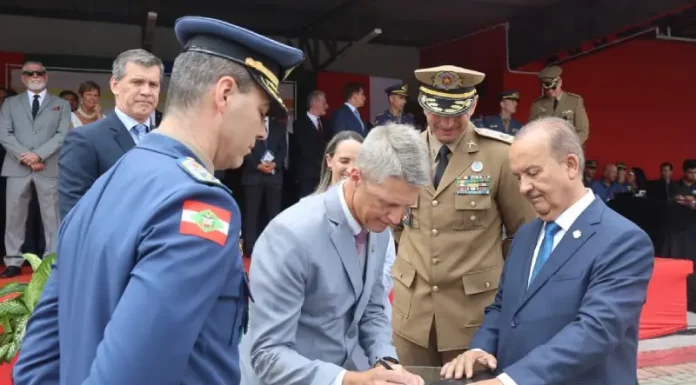 Santa Catarina vai investir mais de R$ 84 milhões em munições para as forças policiais Governador Jorginho Mello assina contrato para compra de munições para forças policiais