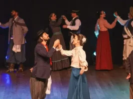 Grupo Querência Açoriana realiza ensaio geral antes de competição em Vacaria (RS) Grupo Querência Açoriana em apresentação de dança