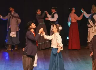 Grupo Querência Açoriana em apresentação de dança