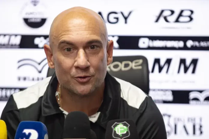 Márcio Zanardi, novo técnico do Figueirense, durante coletiva de imprensa após assumir o comando do time catarinense.