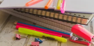 materiais escolares representando lista para Operação Volta às Aulas