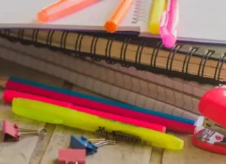 materiais escolares representando lista para Operação Volta às Aulas