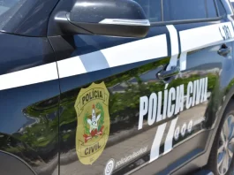 Viatura da polícia civil que investiga crime de maus tratos do cão Orelha