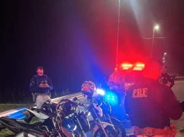 PRF flagra racha, acrobacias e motos adulteradas no Contorno da BR-101 em São José motos apreendidas pela PRF durante racha no contorno da BR-101
