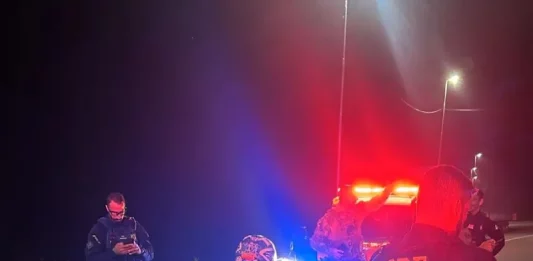 PRF flagra racha, acrobacias e motos adulteradas no Contorno da BR-101 em São José motos apreendidas pela PRF durante racha no contorno da BR-101