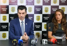 Polícia Civil indicia dois empresários e um advogado por coação no caso do cão Orelha Delegado Geral da Polícia Civil Ulisses Gabriel e delegada Mardjoli na coletiva de imprensa sobre o caso do Cão Orelha