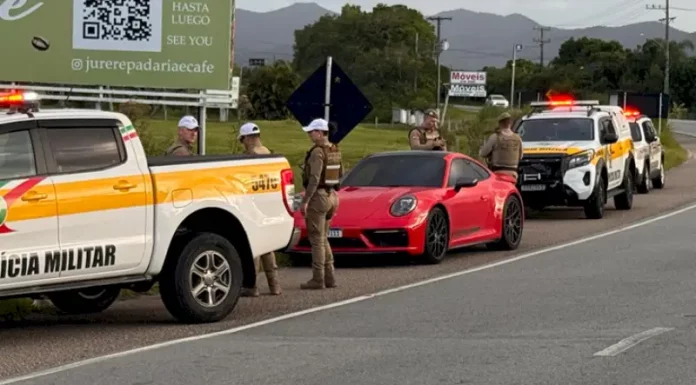 Porsche recuperado pela Polícia Militar em Florianópolis