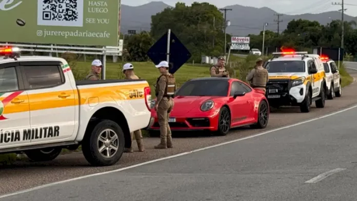 Porsche recuperado pela Polícia Militar em Florianópolis
