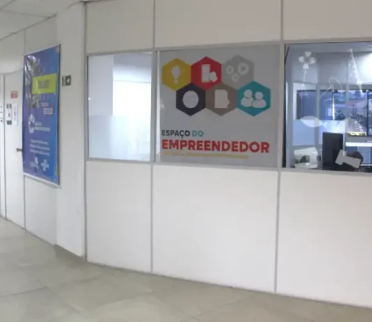 Prefeitura de São José divulga orientações aos MEIs sobre as mudanças previstas para 2026 Sala do Empreendedor de São José, espaço destinado ao atendimento e orientação de MEIs para esclarecimento de dúvidas e regularização de negócios.