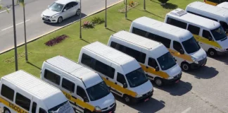 Vans de transporte escolar de São José
