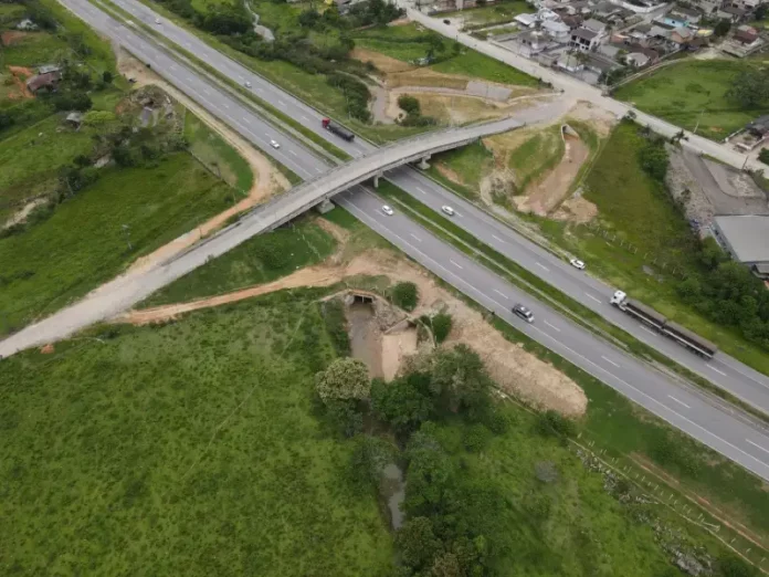 Foto aerea do Viaduto BR-101 São José, no Contorno Viário