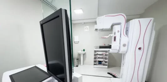 Aparelho de mamografia da Policlínica da Mulher e da Criança de Florianópolis