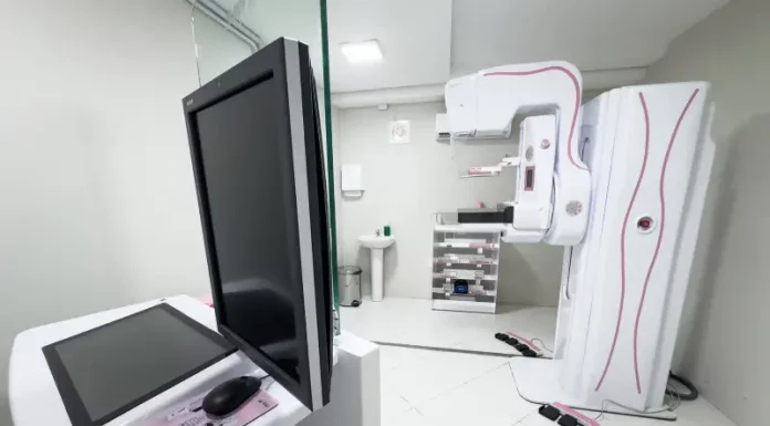 Aparelho de mamografia da Policlínica da Mulher e da Criança de Florianópolis