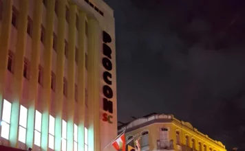 Bombeirtos atendem ocorrência no prédio do Procon SC