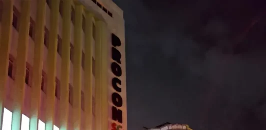 Bombeirtos atendem ocorrência no prédio do Procon SC