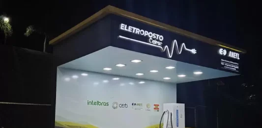 Celesc reduz em 10% o valor da recarga de veículos elétricos em Santa Catarina Eletroposto da Celesc destinado à recarga de veículos elétricos, destacando a infraestrutura pública de apoio à mobilidade sustentável em Santa Catarina.