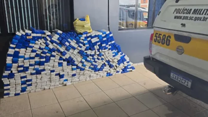 maconha apreendida pela PMRv Tabletes de maconha apreendidos pela Polícia Militar Rodoviária durante operações de apreensões realizadas nas rodovias de Santa Catarina.