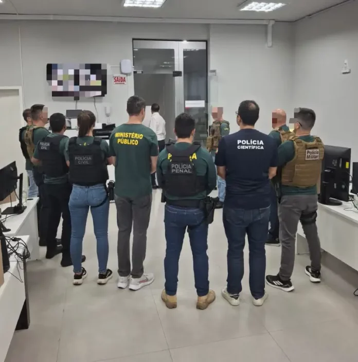 Operação Aurantium Agentes da força-tarefa do GAECO durante cumprimento de mandados de busca e apreensão na Operação Aurantium em Criciúma