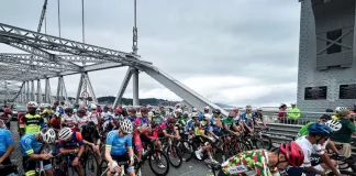 Ciclistas participando de evento esportivo em Florianópolis, em alusão ao lançamento do cadastro prévio obrigatório