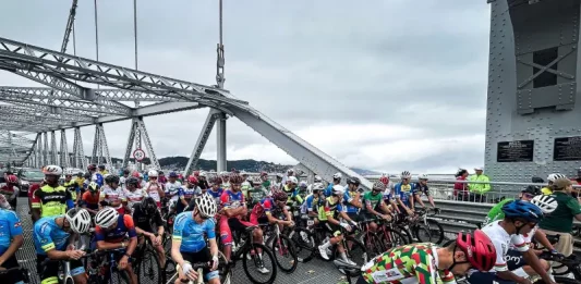 Cadastro prévio passa a ser obrigatório para eventos esportivos em vias públicas em Florianópolis Ciclistas participando de evento esportivo em Florianópolis, em alusão ao lançamento do cadastro prévio obrigatório