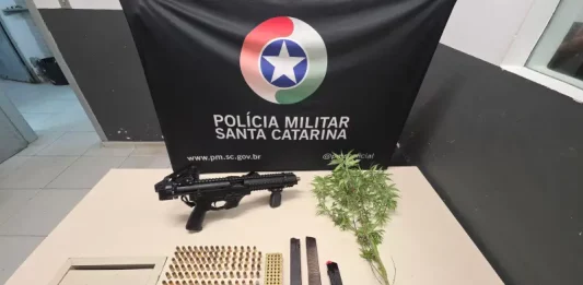 submetralhadora apreendida pela Polícia Militar