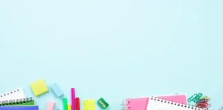 Materiais escolares arrecadados para a campanha da Fundação Somar, destinados à montagem de kits para crianças em vulnerabilidade social em Florianópolis.