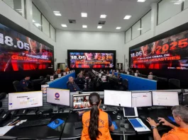 SC abre inscrições para simulado estadual de gestão de desastres Centro de operações da Defesa Civil de Santa Catarina durante simulado de gestão de desastres, com equipes monitorando dados, coordenando ações e acompanhando ocorrências em tempo real.