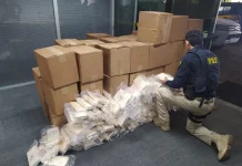 Agentes da Ficco/SC durante apreeensão de cocaína