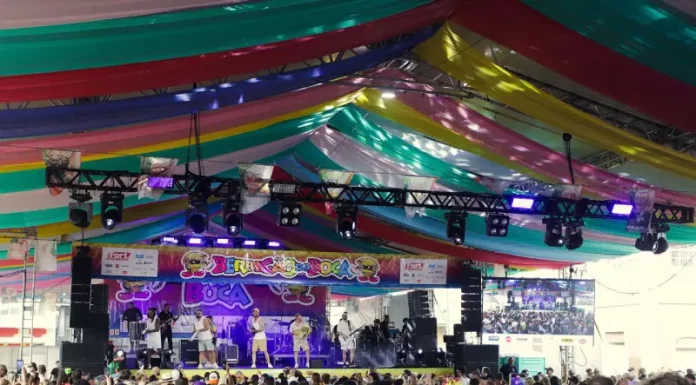 Florianópolis entrega a chave da cidade ao Rei Momo durante a festa do Berbigão do Boca nesta sexta (6) Público curtindo o Berbigão do Boca em Florianópolis