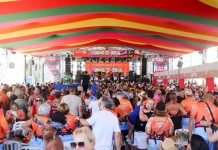 Balanço do Carnaval 2026 aponta queda em diversos índices criminais em Santa Catarina Publico participando do Berbigão do Boca, na abertura do Carnaval em Florianópolis