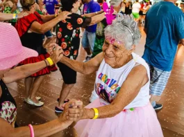 CarnaVÔ, eu VÔ promete emoção, memória e muita animação no Cati Idosos brincando no CarnaVÔ, eu VÔ