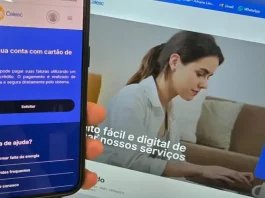 Aplicativo da Celesc exibido em um celular mostra a opção de pagamento da conta de luz com cartão de crédito, enquanto ao fundo aparece a Agência Web da companhia, ilustrando os canais digitais disponíveis para os clientes.