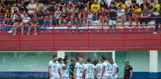 Jogadores da Chapecoense em jogo contra o Brusque pelo Campeonato Catarinense